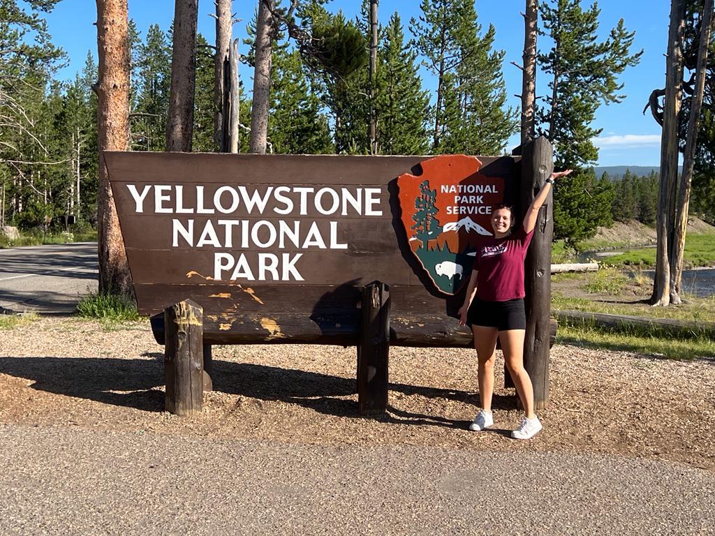 Hannah (20, Germany) visits Yellowstone National Park.